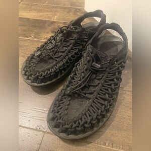 KeenMen's UNEEK Sneaker Sandal